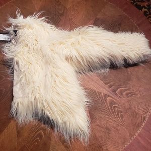 Pretty Little Thing White Cropped Faux Fur